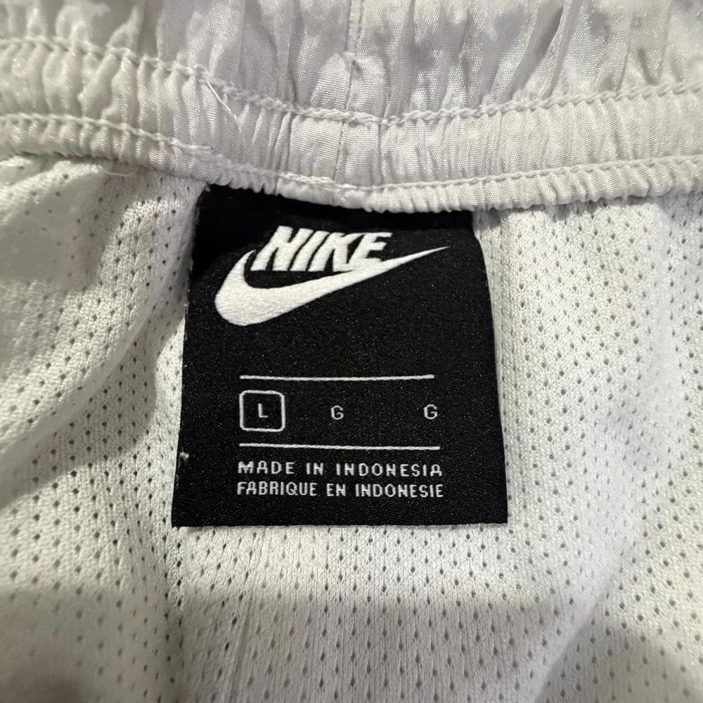 Nike Men's Sportswear Swoosh Woven Shorts CJ4904-100 Men's Size L